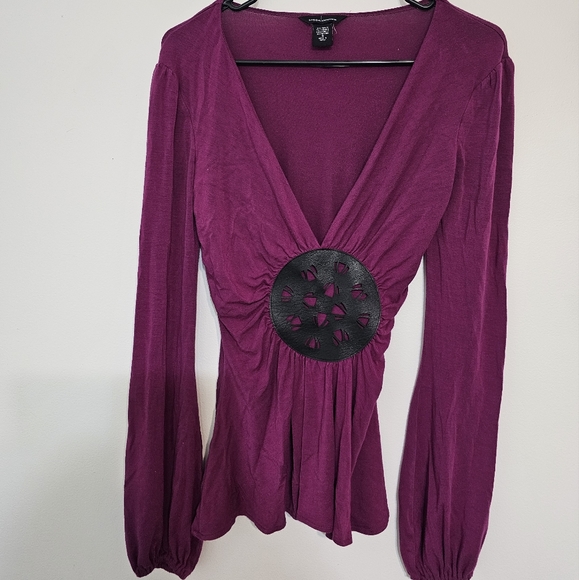 Moda International Tops - Moda Small V-Neck Shirt #VNeck #Moda #Y2K #VS #VictoriasSecretCatalog